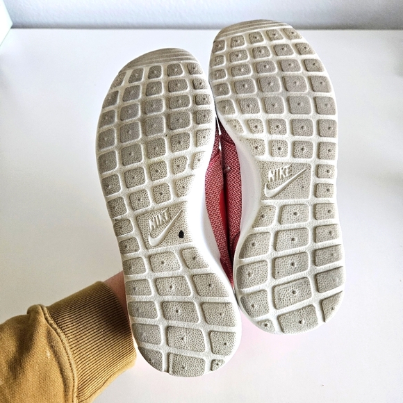 Nike | Roshe Run Mesh Pink Sneakers Shoes  Women's 9 - Picture 7 of 7